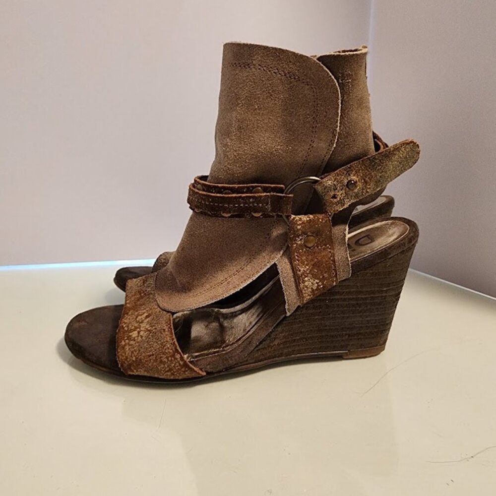 Diba Taupe Suede Wedge Bootie Size 8